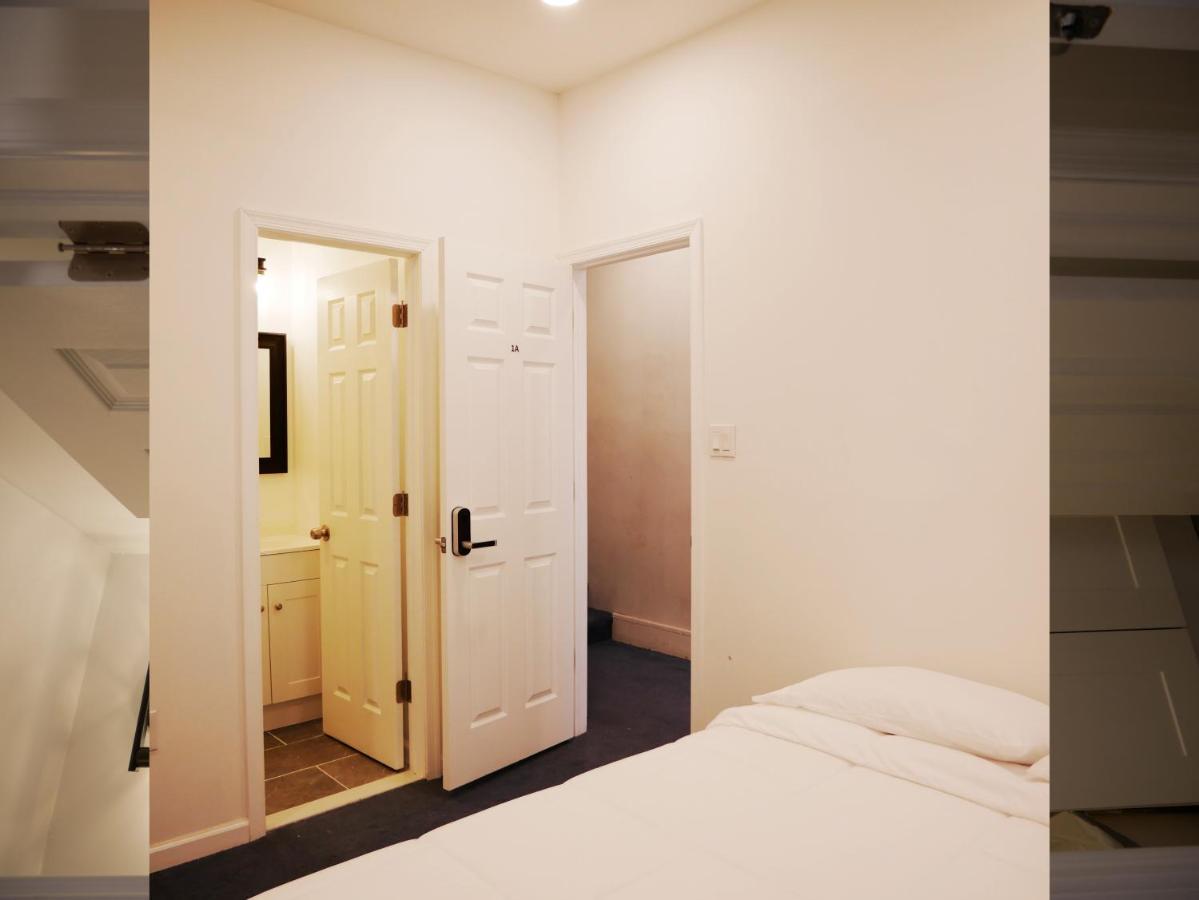 Oui On Ludlow - Entire House And Private Rooms In University City Filadelfia Exterior foto