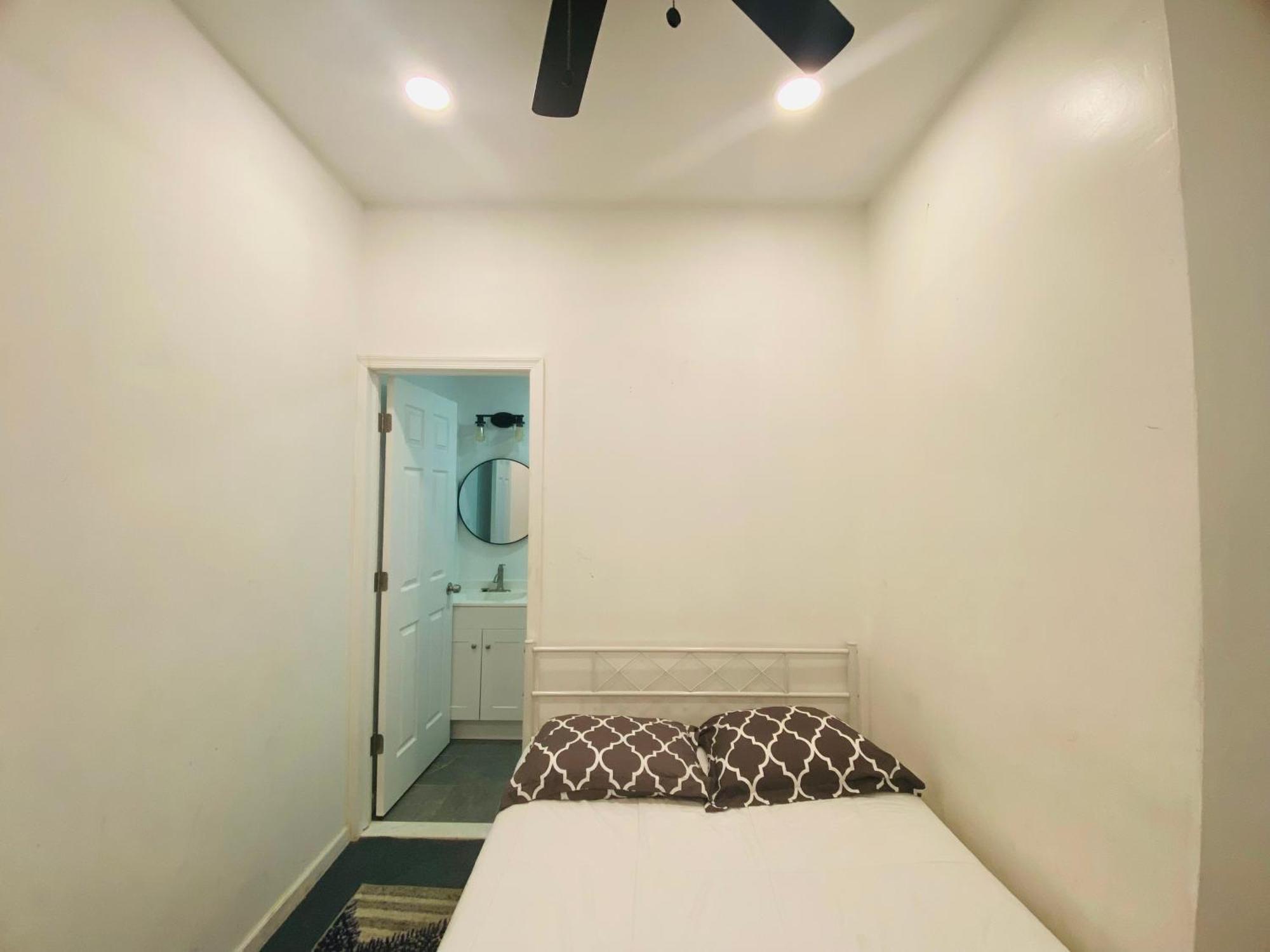 Oui On Ludlow - Entire House And Private Rooms In University City Filadelfia Exterior foto